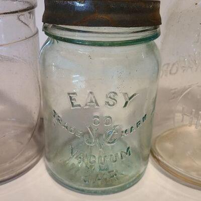 Lot 217: Rare antique Casper Hitchner 1 qt Separator Bottle Salem/ Round Bottom Bottle Green