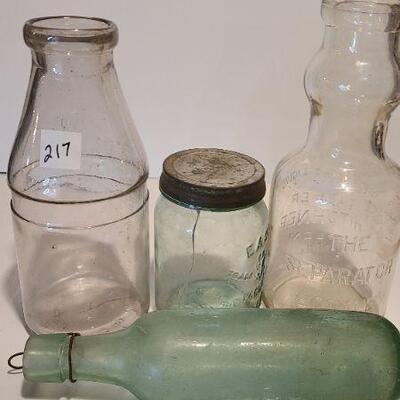 Lot 217: Rare antique Casper Hitchner 1 qt Separator Bottle Salem/ Round Bottom Bottle Green