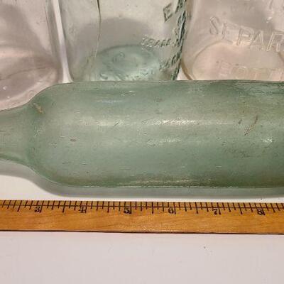 Lot 217: Rare antique Casper Hitchner 1 qt Separator Bottle Salem/ Round Bottom Bottle Green