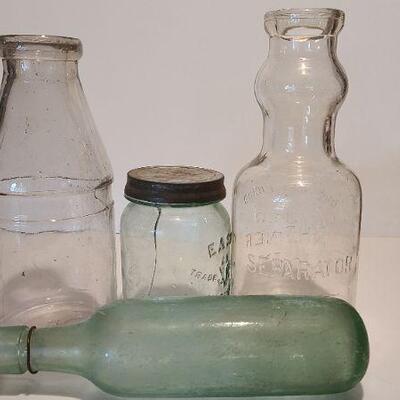 Lot 217: Rare antique Casper Hitchner 1 qt Separator Bottle Salem/ Round Bottom Bottle Green