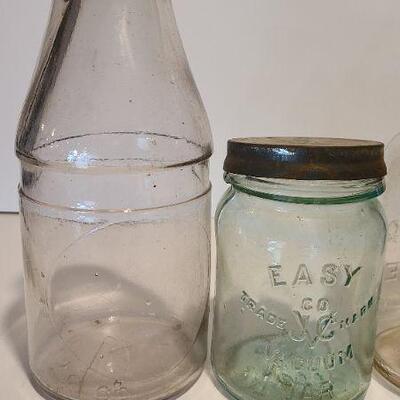 Lot 217: Rare antique Casper Hitchner 1 qt Separator Bottle Salem/ Round Bottom Bottle Green