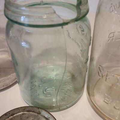 Lot 217: Rare antique Casper Hitchner 1 qt Separator Bottle Salem/ Round Bottom Bottle Green