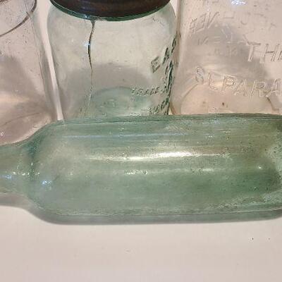 Lot 217: Rare antique Casper Hitchner 1 qt Separator Bottle Salem/ Round Bottom Bottle Green