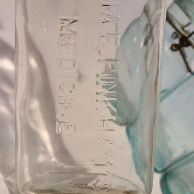Lot 211: A. Martinelli Minolta NJ Soda Bottle, Leotric Mason, Pinkhams Bottle and More