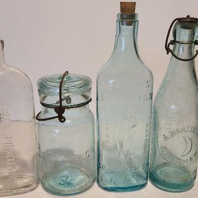 Lot 211: A. Martinelli Minolta NJ Soda Bottle, Leotric Mason, Pinkhams Bottle and More