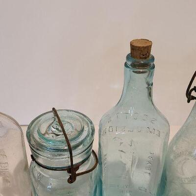 Lot 211: A. Martinelli Minolta NJ Soda Bottle, Leotric Mason, Pinkhams Bottle and More