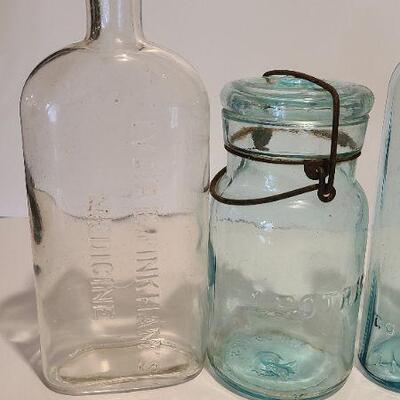 Lot 211: A. Martinelli Minolta NJ Soda Bottle, Leotric Mason, Pinkhams Bottle and More