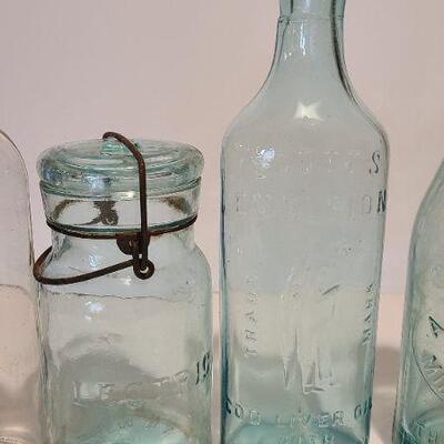 Lot 211: A. Martinelli Minolta NJ Soda Bottle, Leotric Mason, Pinkhams Bottle and More