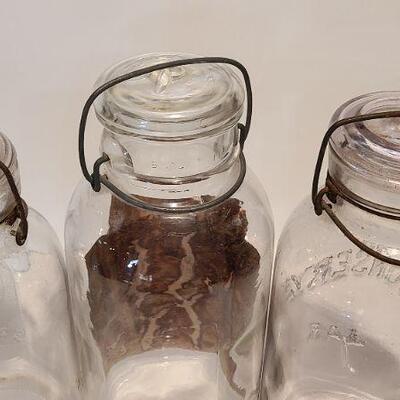 Lot 208: Large Canning Jars Unique (The Queen, Conserve, Minters, Monarch)
