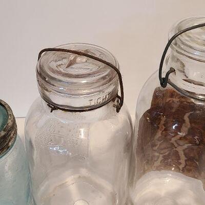 Lot 208: Large Canning Jars Unique (The Queen, Conserve, Minters, Monarch)