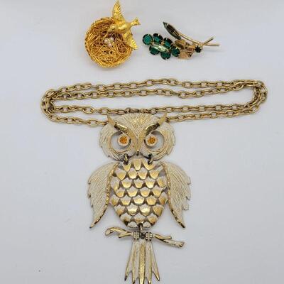Lot JMO5: Vintage 24" long Owl necklace and two beautiful brooches 
