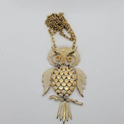 Lot JMO5: Vintage 24" long Owl necklace and two beautiful brooches 