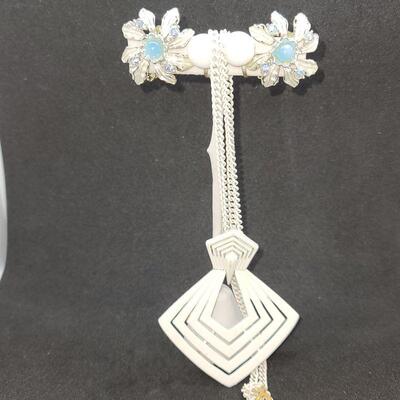 LOT JMO6: 24" LONG WHITE LISNER NECKLACE WITH 3 INCH PENDANT, CLIP ON JUDY LEE EARRINGS WITH AURORA BOREALIS STONES & A MILKY...