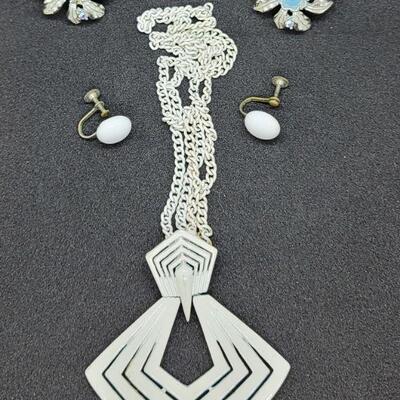 LOT JMO6: 24" LONG WHITE LISNER NECKLACE WITH 3 INCH PENDANT, CLIP ON JUDY LEE EARRINGS WITH AURORA BOREALIS STONES & A MILKY...