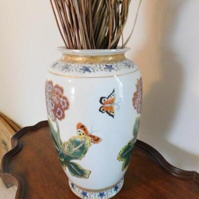 Colorful Chinoiserie Ceramic Vase with Gold Trim Highlights 12