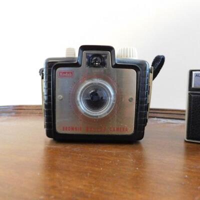 Pair of Vintage Cameras Kodak Brownie Bullet and Keystone 115X