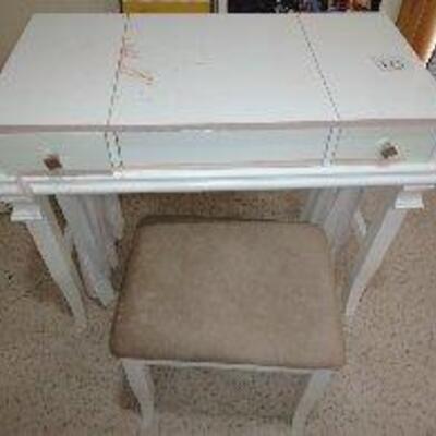 LOT 10 MIRRORED VANITY WITH BENCH