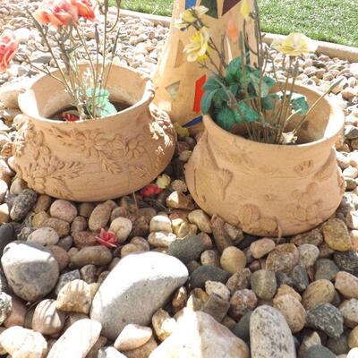 LOT 12  BIRD BATH AND TWO SMALL FLOWER POTS 
