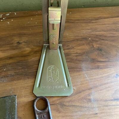 Lot 437 - tools