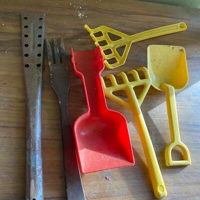 Lot 438 - tools