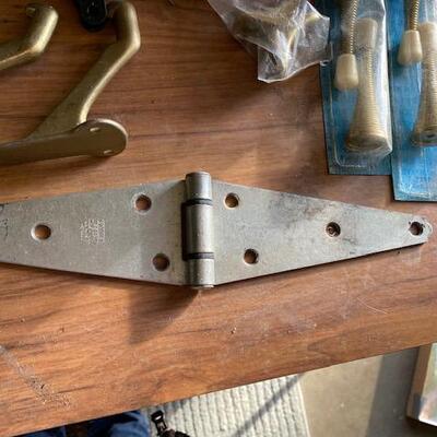 Lot 439 - garage items
