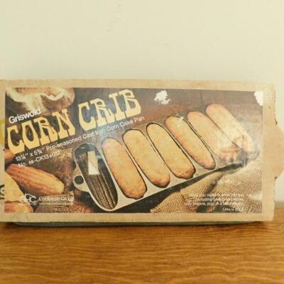 Griswold Cast Iron Corn Crib Baking Pan in Original Box