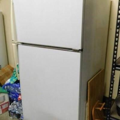 Amana Two Door Refrigerator Freezer 32