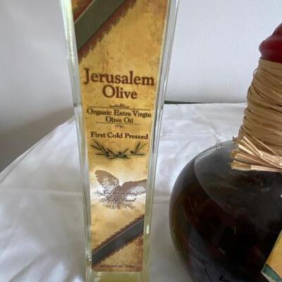 Lot 469 - Bottled oils