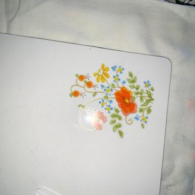 Lot 473 - Glass Cutting Board