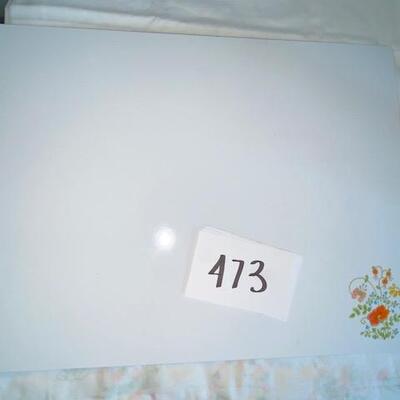 Lot 473 - Glass Cutting Board