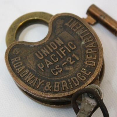 Union Pacific Roadway & Bridge vintage obsolete lock & key