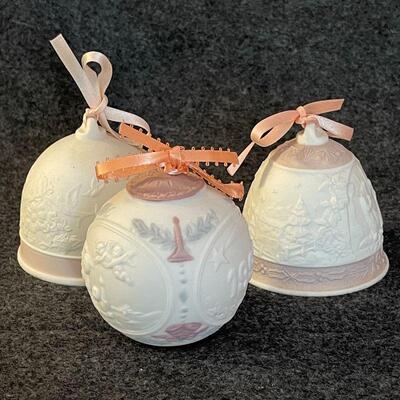 LOT 81  GROUP OF 3 LLADRO PIECES CHRISTMAS ORNAMENT & 2 BELLS