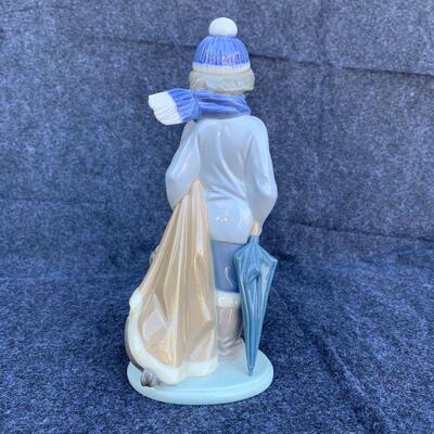 LOT 82  NAO by  LLADRO #5520 WINTER WITH HIS DOG FIGURINE ORIGINAL BOX