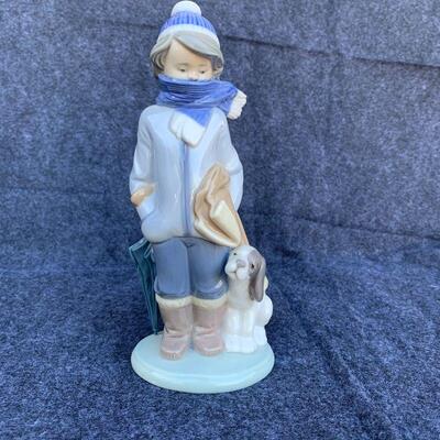 LOT 82  NAO by  LLADRO #5520 WINTER WITH HIS DOG FIGURINE ORIGINAL BOX
