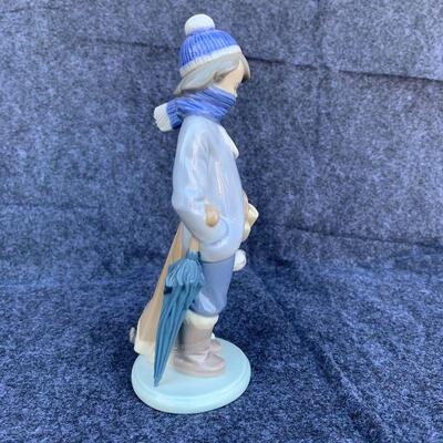 LOT 82  NAO by  LLADRO #5520 WINTER WITH HIS DOG FIGURINE ORIGINAL BOX