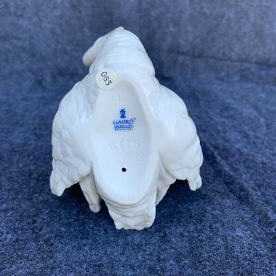 LOT 83  LLADRO SWAN FIGURINE #5231 