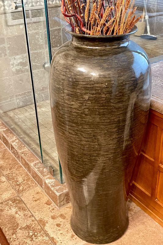 LOT 92 CERAMIC FLOOR VASE URN