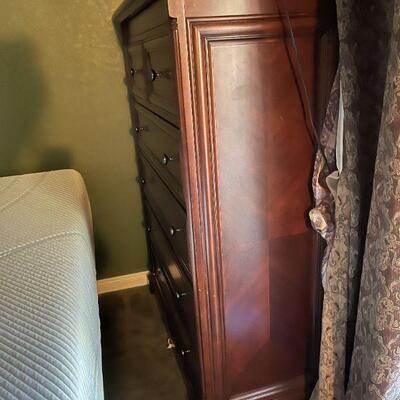LOT 96  LIVING SPACES MT VIEW LINE  CHEST OF DRAWERS MAHOGANY FINISH SECRET DRAWER