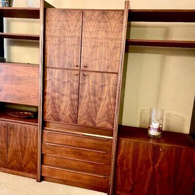 LOT 98  VINTAGE MCM 3 pc MONTAGE MODULAR VERTICAL WALL UNIT  BARZILAY ROSEWOOD 