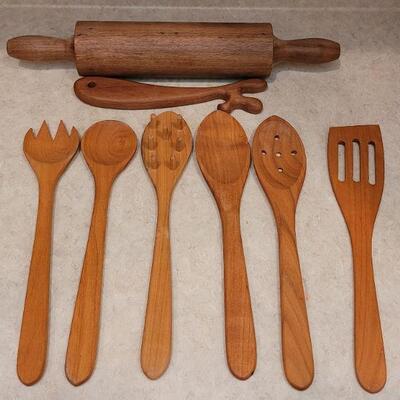 Lot 6: Wood Rolling Pin and Kitchen Utensils 