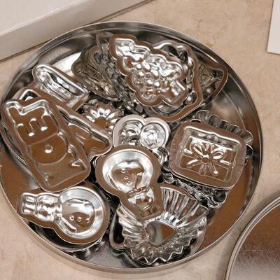 Lot 16: NEW Chocolate Molds Lot 