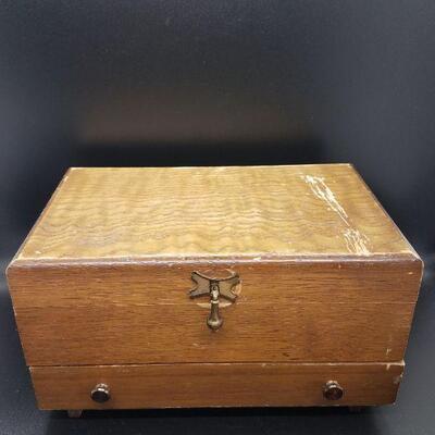 Lot 5 - Vintage mid century JewelKing wood jewelry box