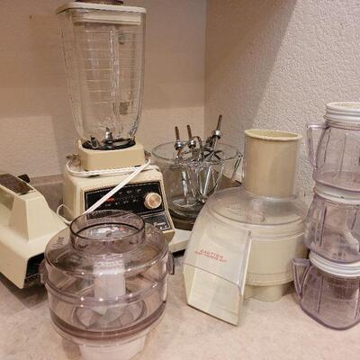 Lot 30: Vintage Oster Blender, Food Processor, Mixer, Chopper & Plastic Storage Jars