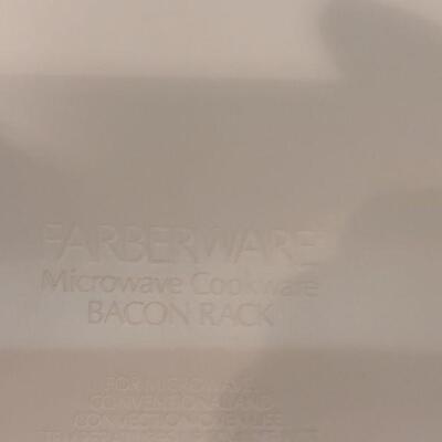 Lot 32: Microwave Bacon Plate and Burger Cooker