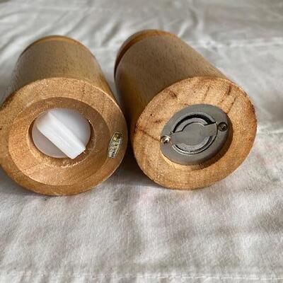 Lot 482 - Salt and Pepper set