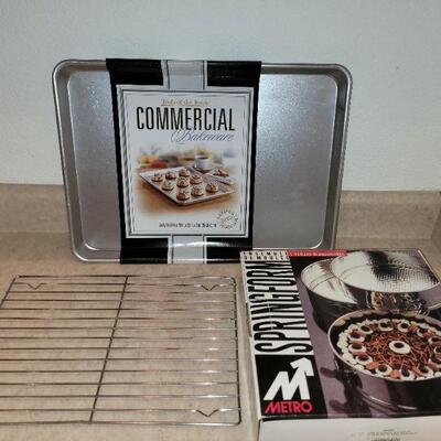 Lot 43: NEW Baking Lot