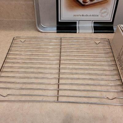 Lot 43: NEW Baking Lot