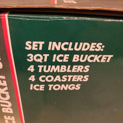 Lot 50: Holiday Ice Bucket Set