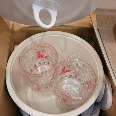 Lot 50: Holiday Ice Bucket Set