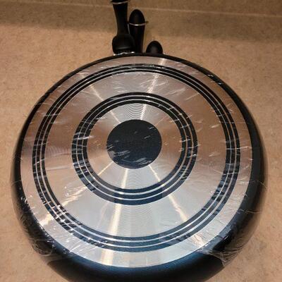 Lot 52: NEW Faberware Non Stick Triple Pack of Pans